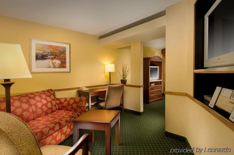 Fairfield Inn & Suites By Marriott Marshall Room photo