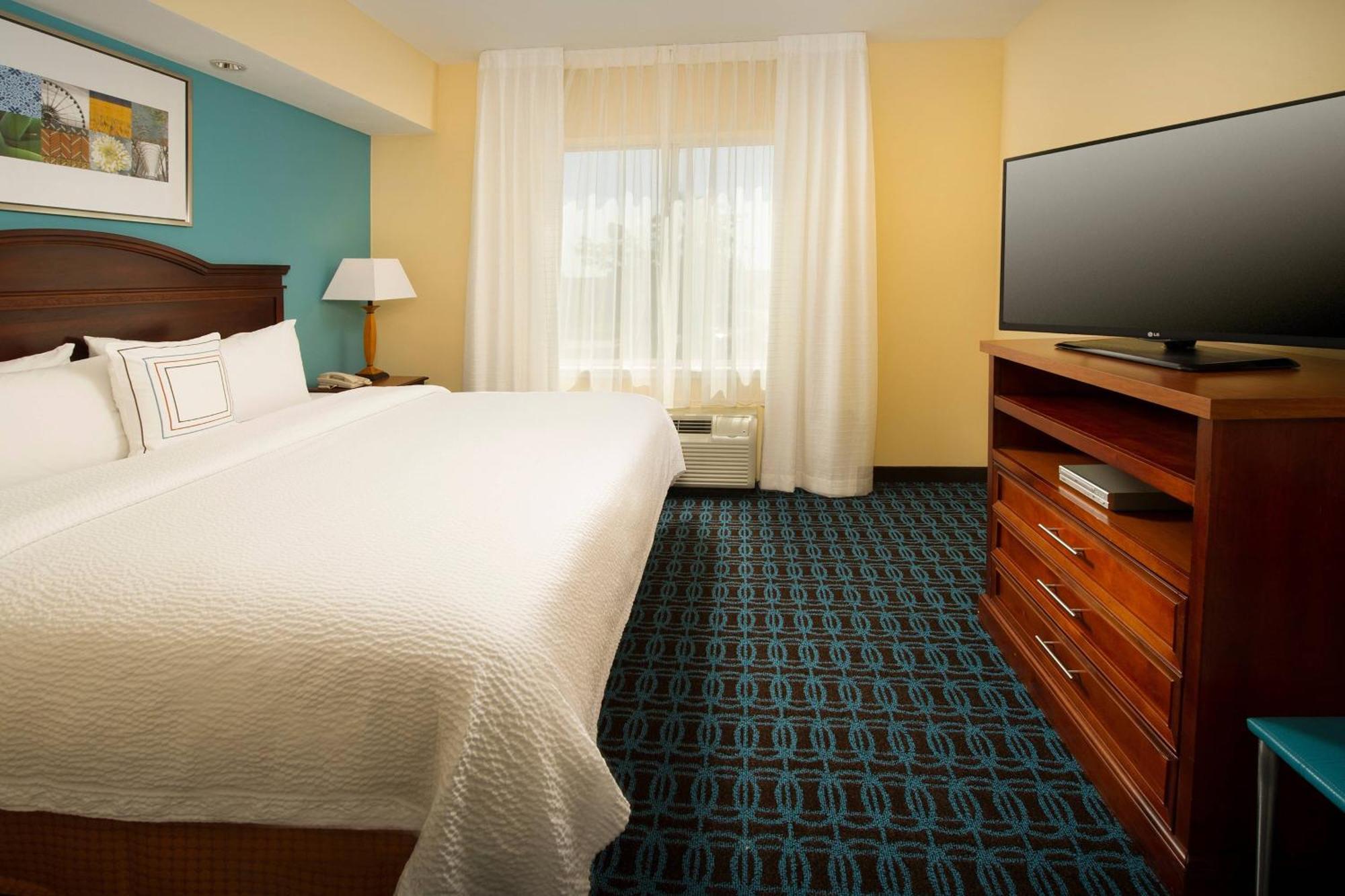 Fairfield Inn & Suites By Marriott Marshall Exterior photo