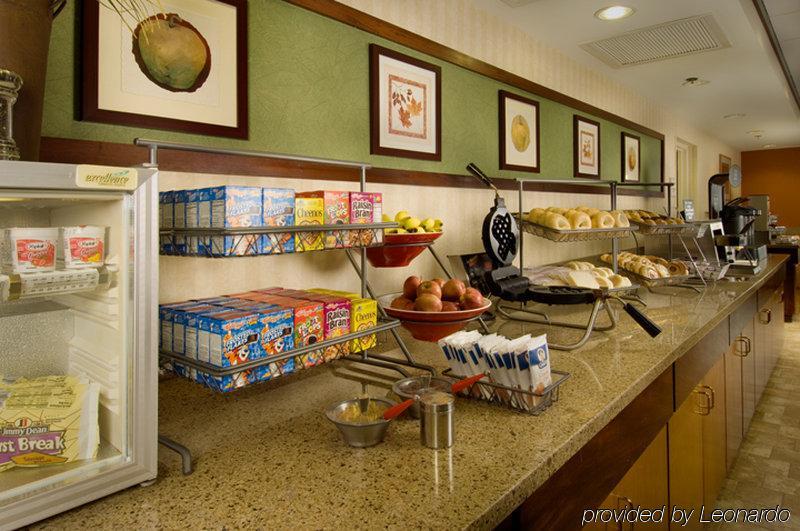 Fairfield Inn & Suites By Marriott Marshall Restaurant photo