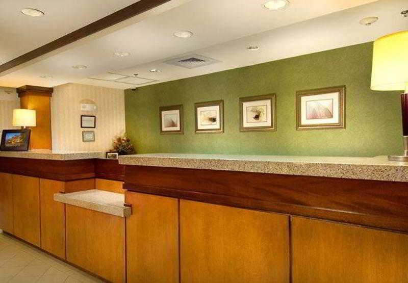 Fairfield Inn & Suites By Marriott Marshall Interior photo